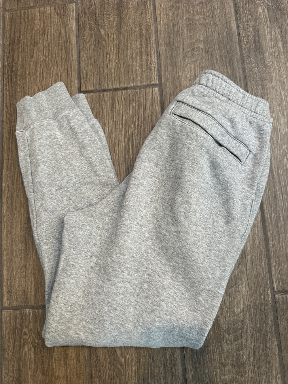 Nike women’s gray fleece joggers with true tie and tight ankle. Size small